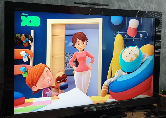 I guess the show wanted that "Pixar-mom" aesthetic