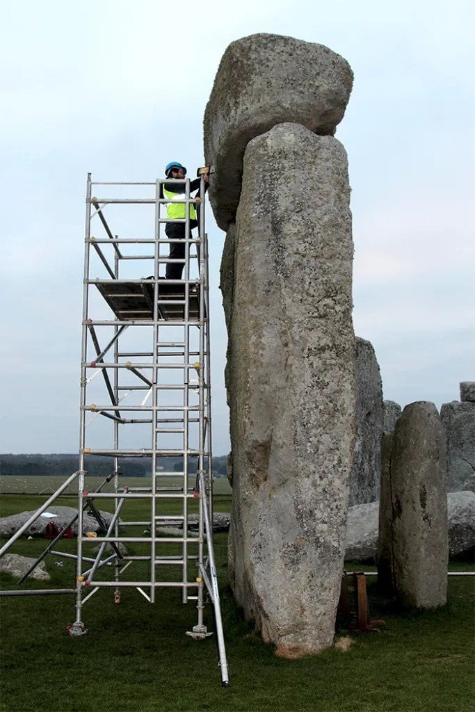 English Heritage staff preparing the stones at Stonehenge be