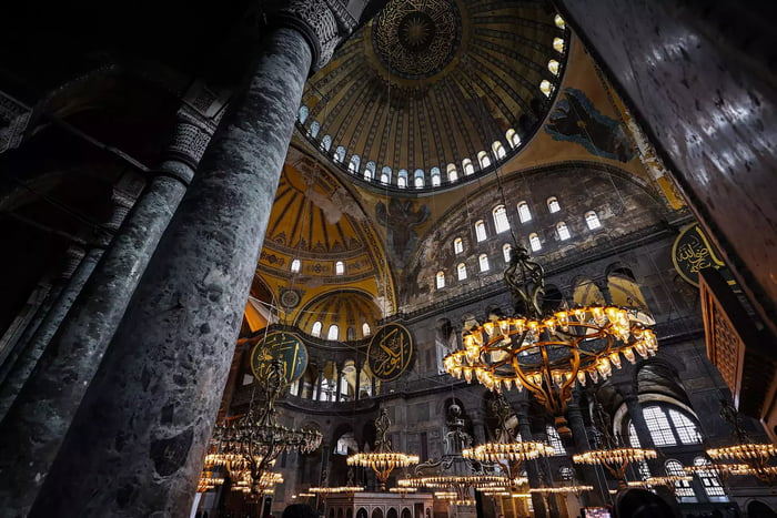 TIL Hagia sophia completed construction 33 years before the 