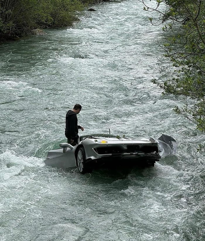 Man crashed his Ferrari 488 Pista and ended up a in a river 
