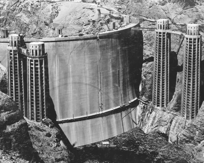 112 men died constructing the Hoover dam