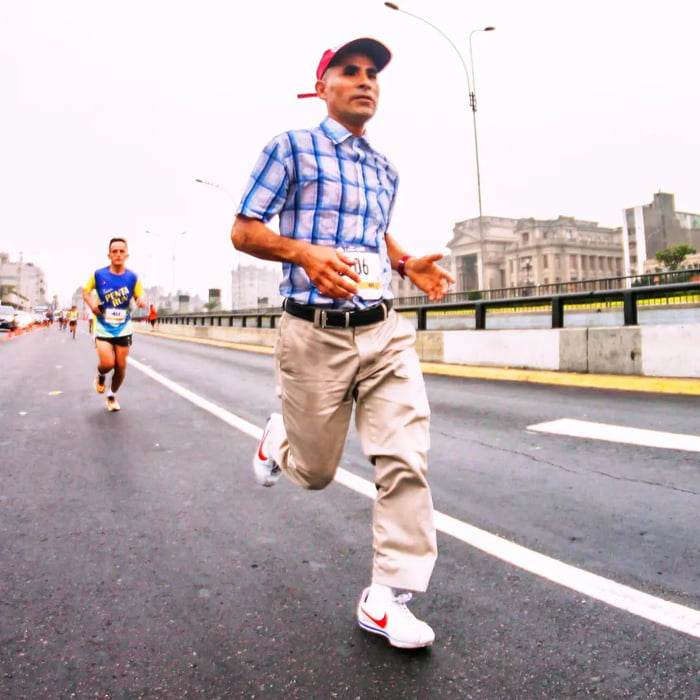 Man dressed as Forrest Gump runs marathon that took place in