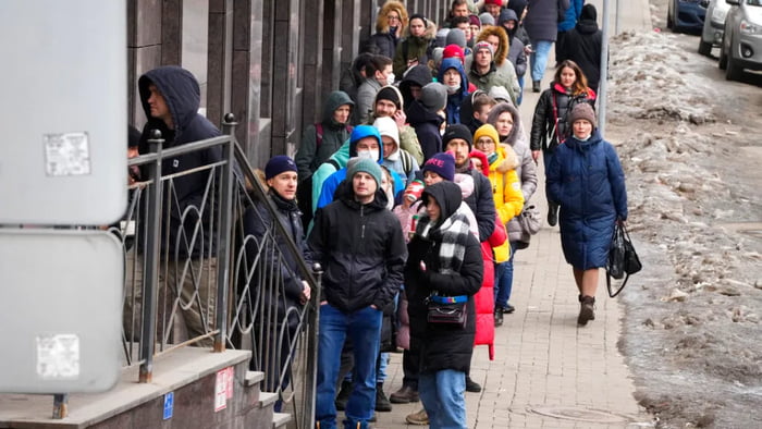 Bank lines in Russia. Bitcoin fixes this nonsense