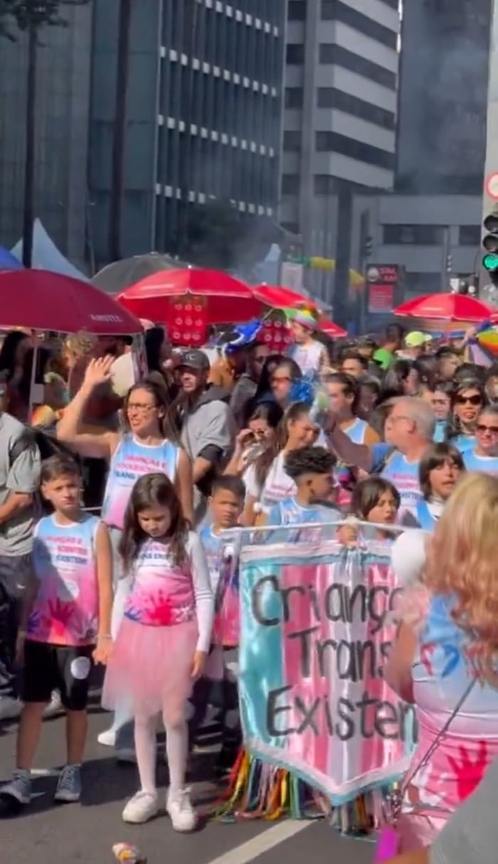 The biggest LGBT march in Brazil, "Trans Child exists"