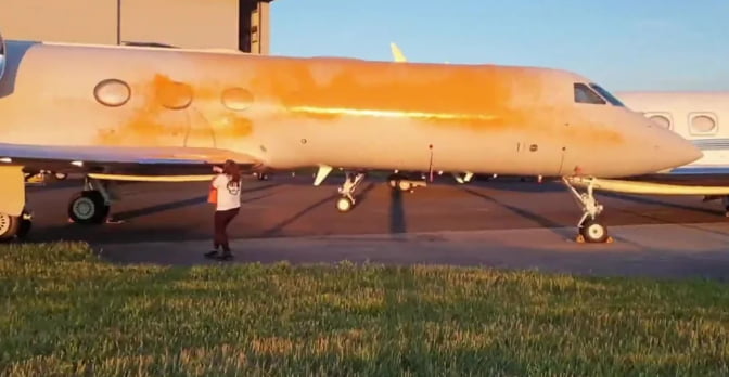 Stop oil protestors targeted Taylor swift private jet Image