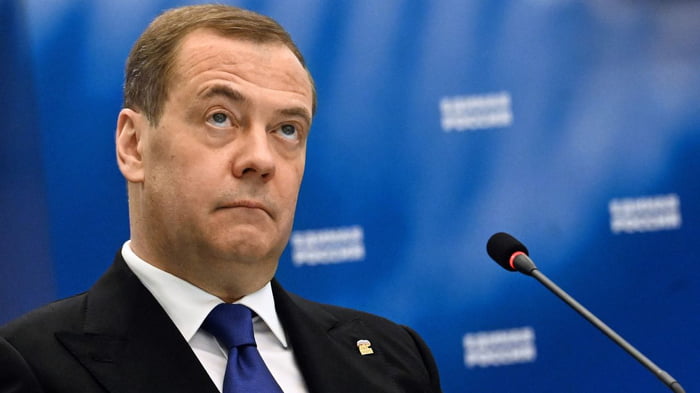 European Commission advised Medvedev to treat his mental hea Image