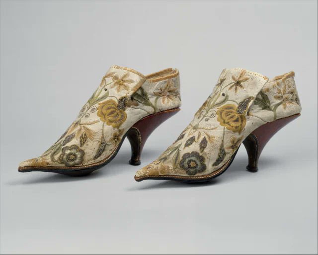 French silk shoes 1690. For men.