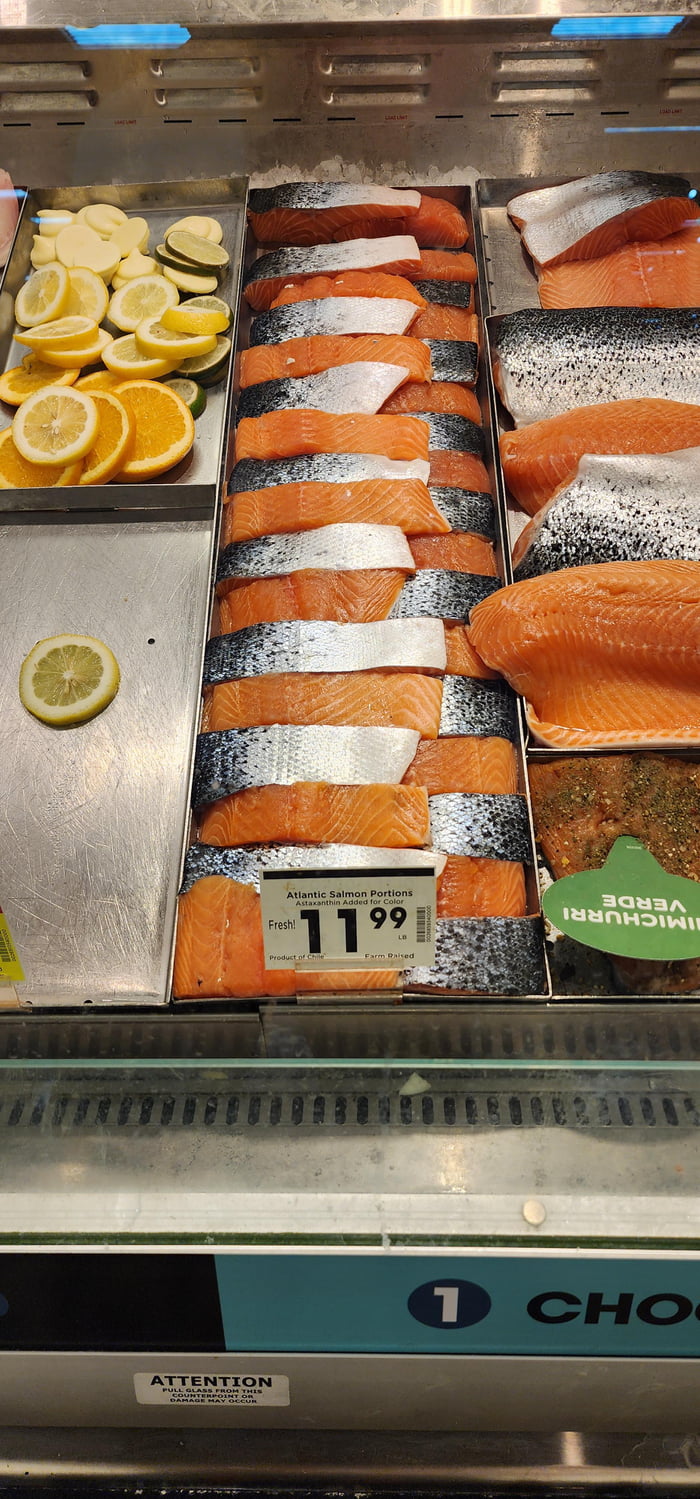 The way the salmon was put out at the fish counter Image